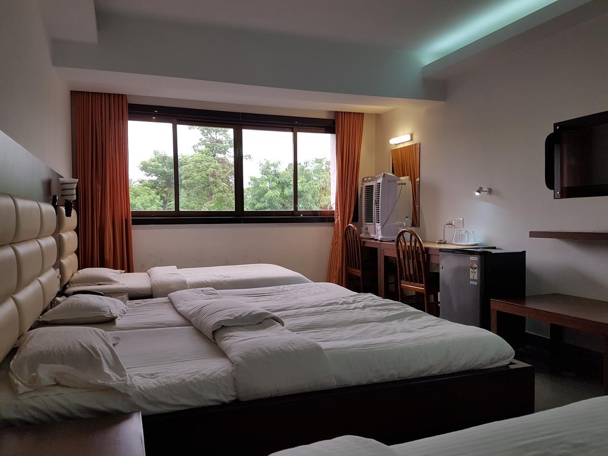 Bisu Hotel & Resorts Khed  Exterior foto